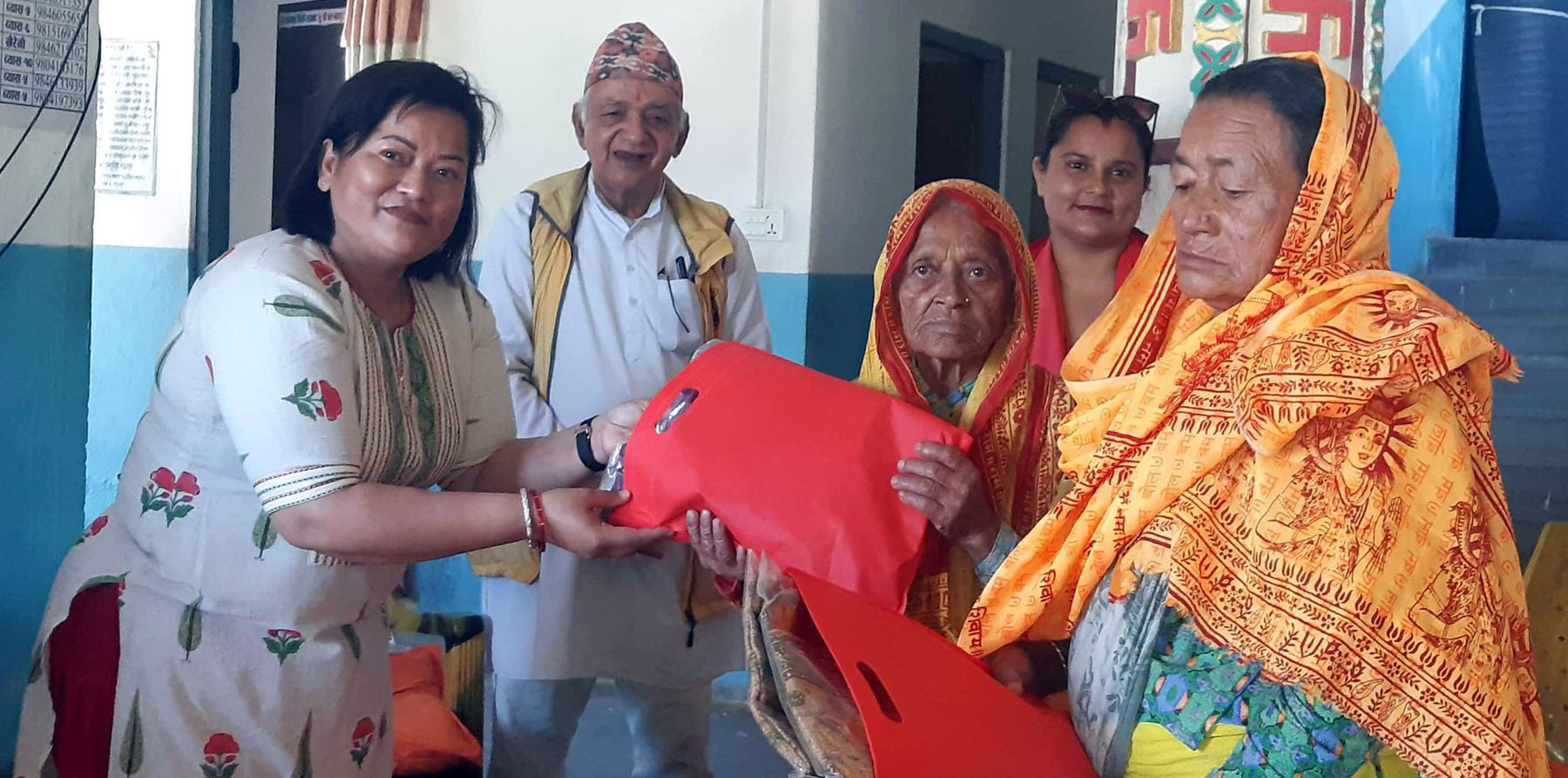 वृद्धवृद्धालाई न्यानो कपडा