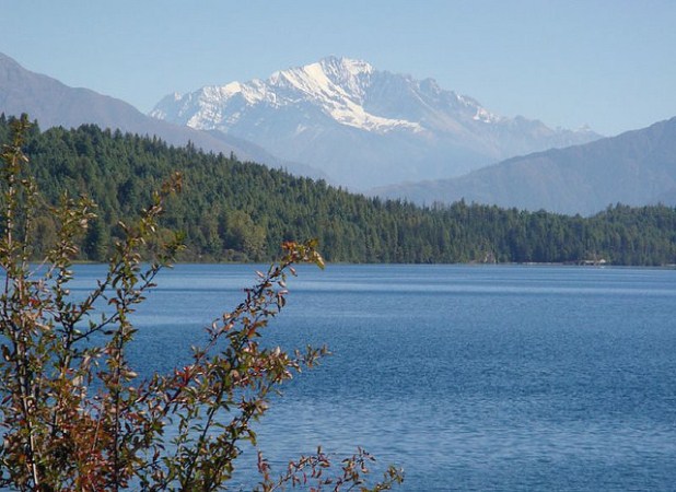 दशैँतिहारमा मुगुको राराताल घुम्नेको लर्को