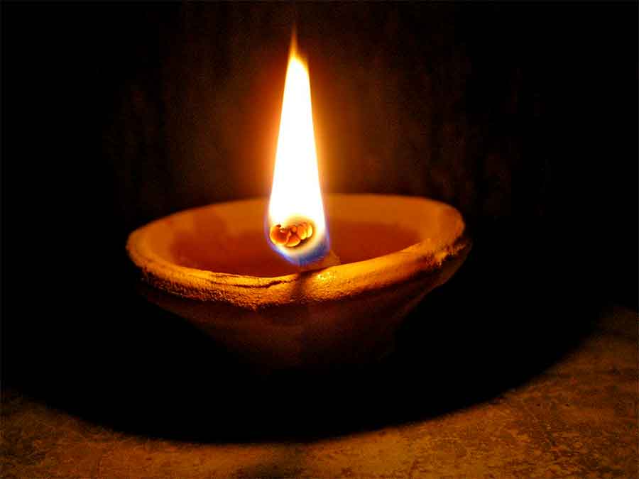 पाला बनाउन व्यस्त छन् भक्तपुरका कुमाल समुदाय