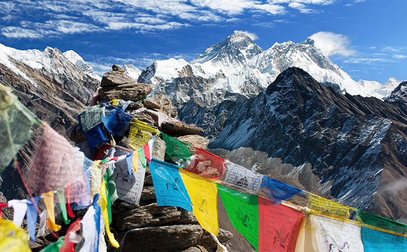 महामारीमा जुर्मुराउँदै पर्वतारोहण