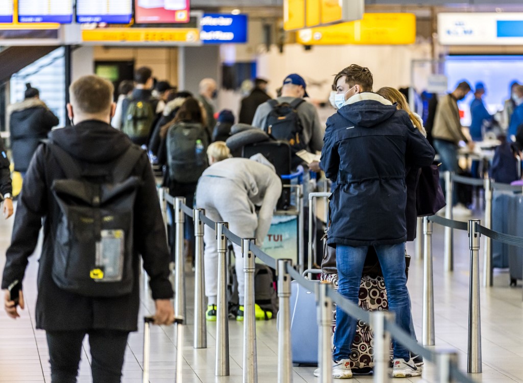 Dutch ban UK flights to stop virus ‘mutation’