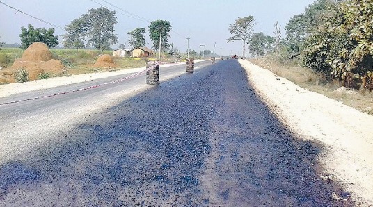 हुलाकी सडकमा कमसल निर्माण सामग्रीको प्रयोग