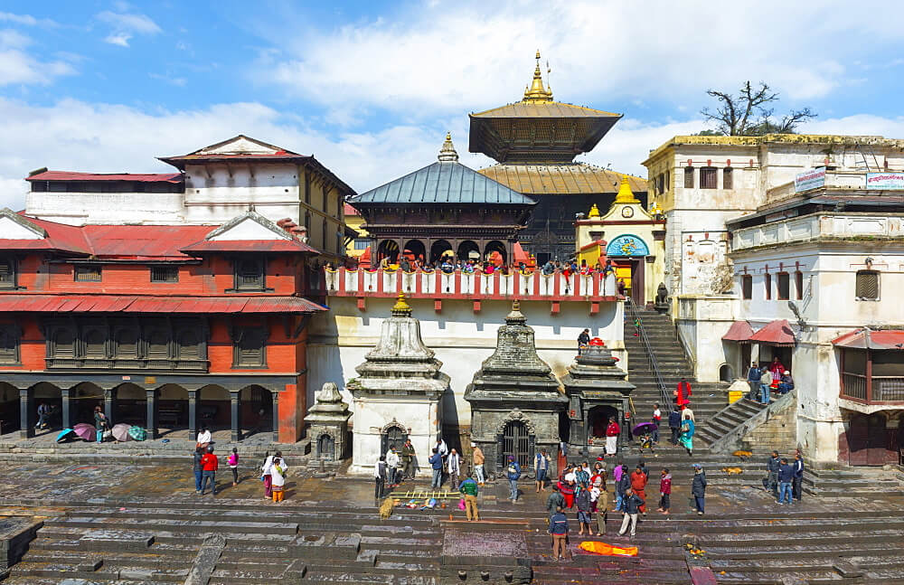 मन्दिर खुलेसँगै पशुपति क्षेत्रमा बढ्न थाल्यो चहलपहल