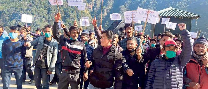 अरुण तेस्रोका मजदुर आन्दोलित हुँदा आयोजनाको काम अवरुद्ध