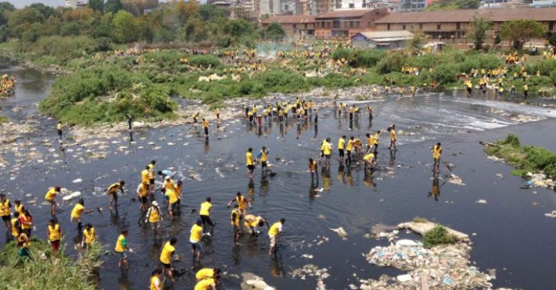 पशुपति क्षेत्रको वाग्मतीमा बढ्न थाल्यो फोहर