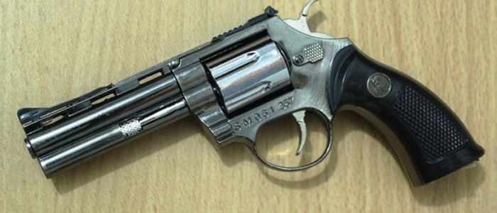 सर्लाहीबाट पेस्तोलसहित एक पक्राउ