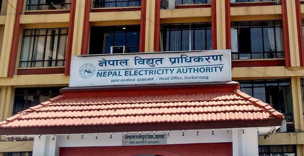 विद्युत् अनियमित हुँदा उपभोक्ता मारमा