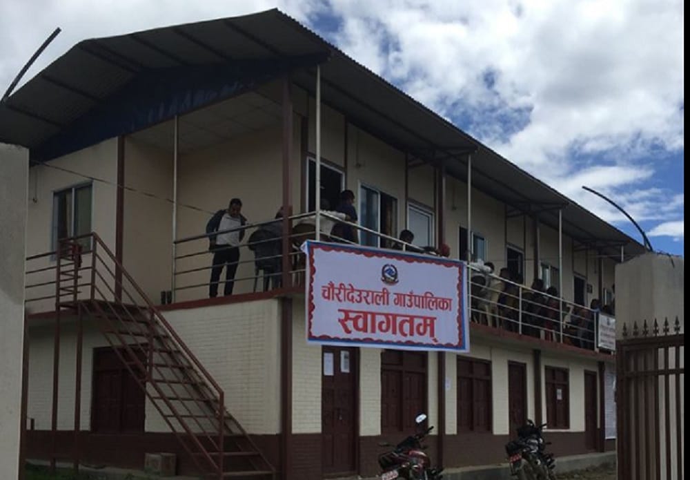 वडा कार्यालयबाट बैंक खाता खोल्दै लाभग्राही