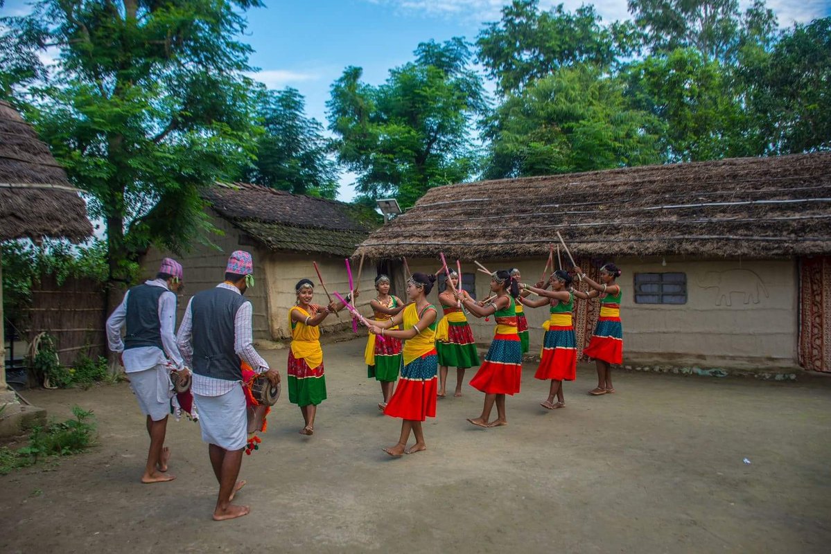 माघेसङ्क्रान्ति पर्व नजिकिँदा थारू र मगर बस्तीमा चहलपहल