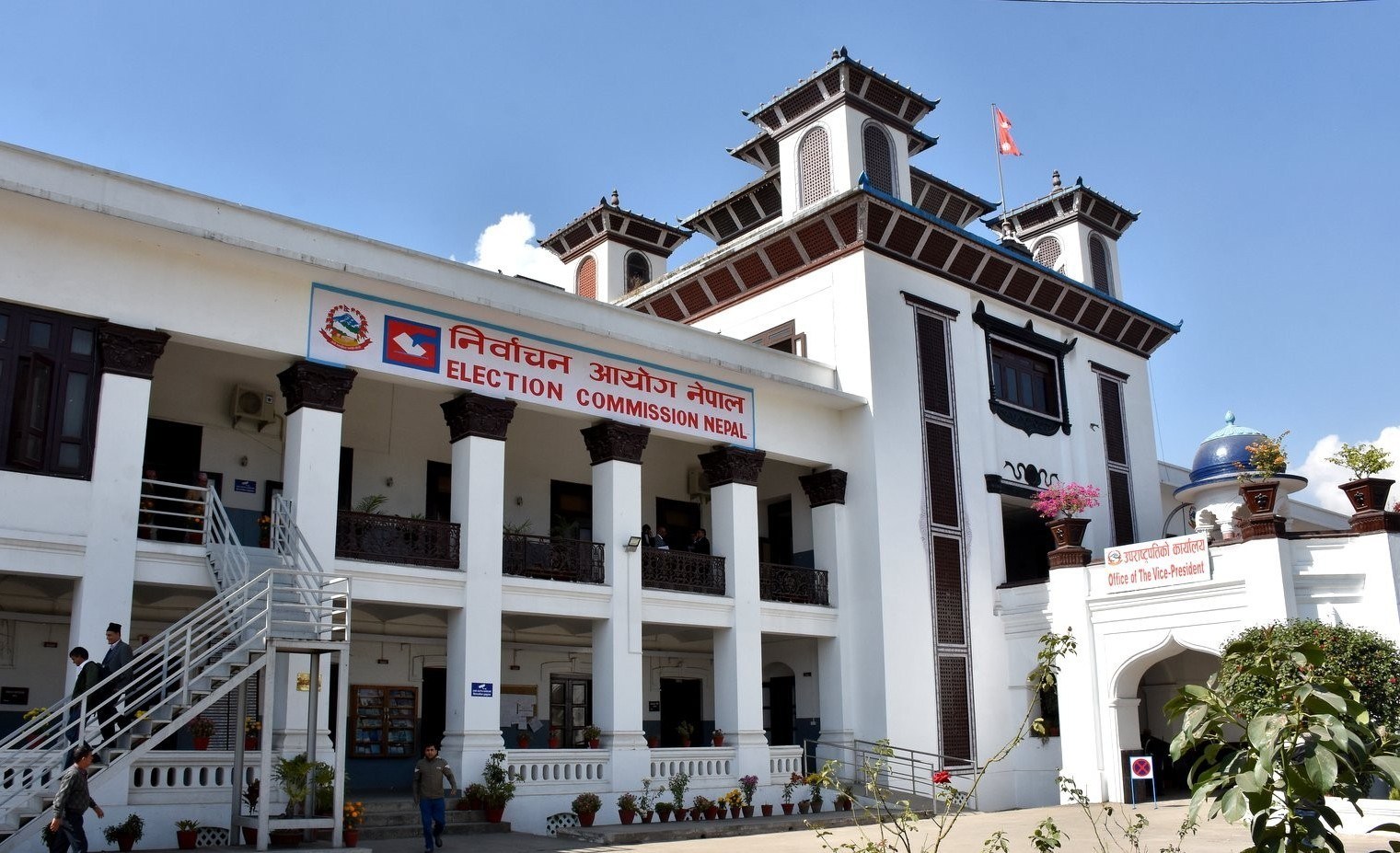 मतदान केन्द्र परिवर्तन गर्न सिफारिस र नामावली अद्यावधिक गरिँदै