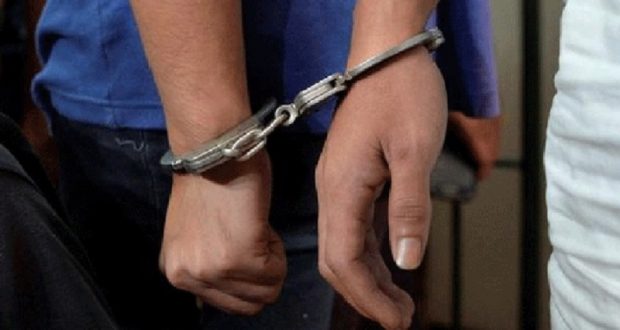 विष्फोटक पदार्थसहित दुई पक्राउ