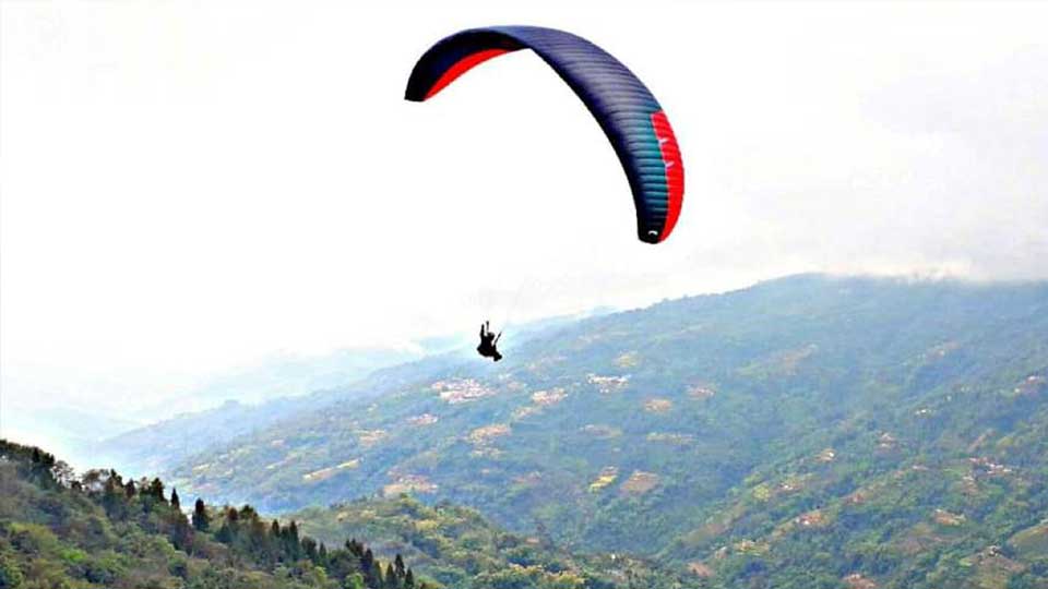 बेलका नगरपालिकामा व्यावसायिक प्याराग्लाइडिङ शुरु हुँदै