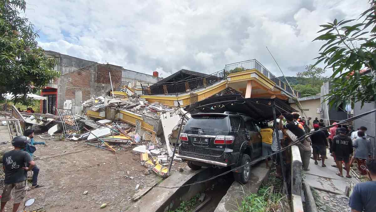 Indonesia quake toll rises to at least 34: authorities