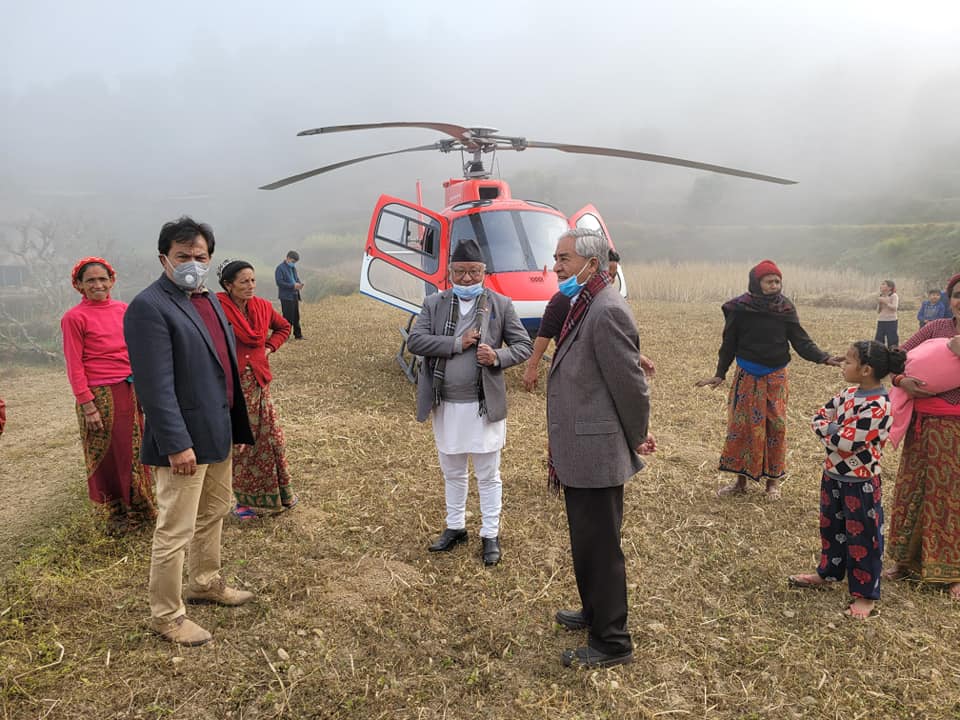 कांग्रेस सभापति देउवा चढेको हेलिकप्टर आकस्मिक अवतरण