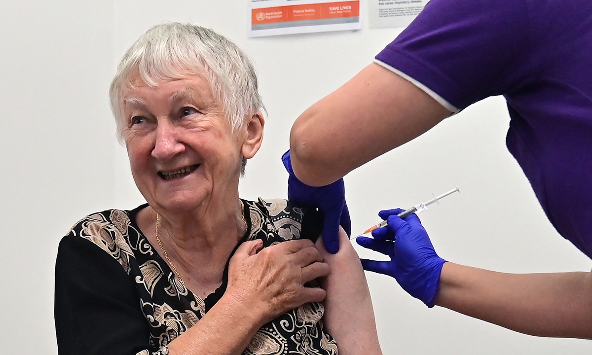First batch of COVID vaccines arrive around Australia for rollout
