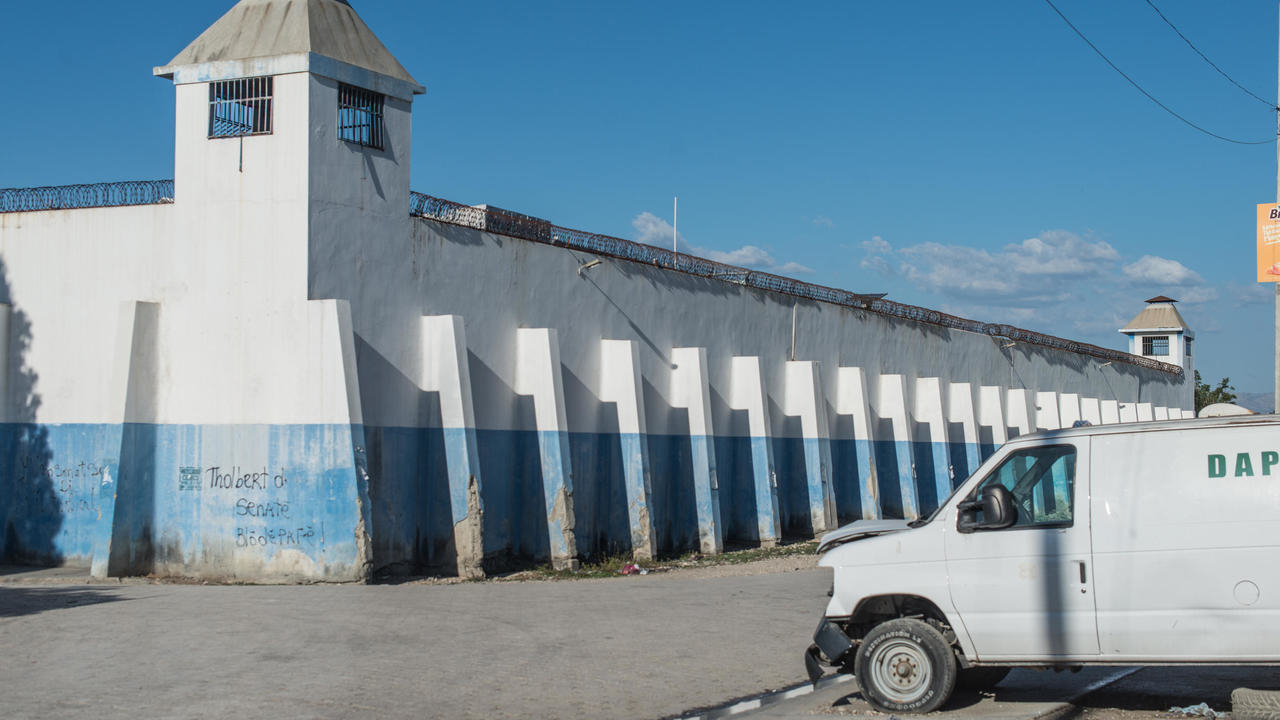 Haiti prison breakout leaves 25 dead, 200 on the run