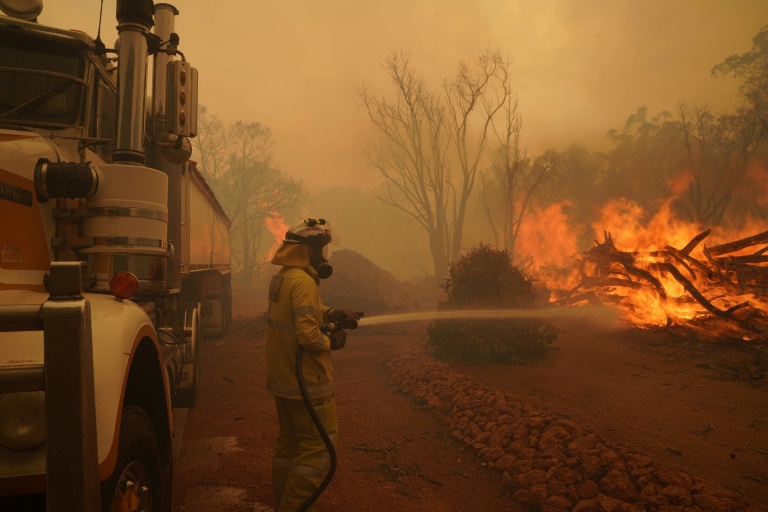 71 homes destroyed as Australia bushfire rages near locked-down Perth
