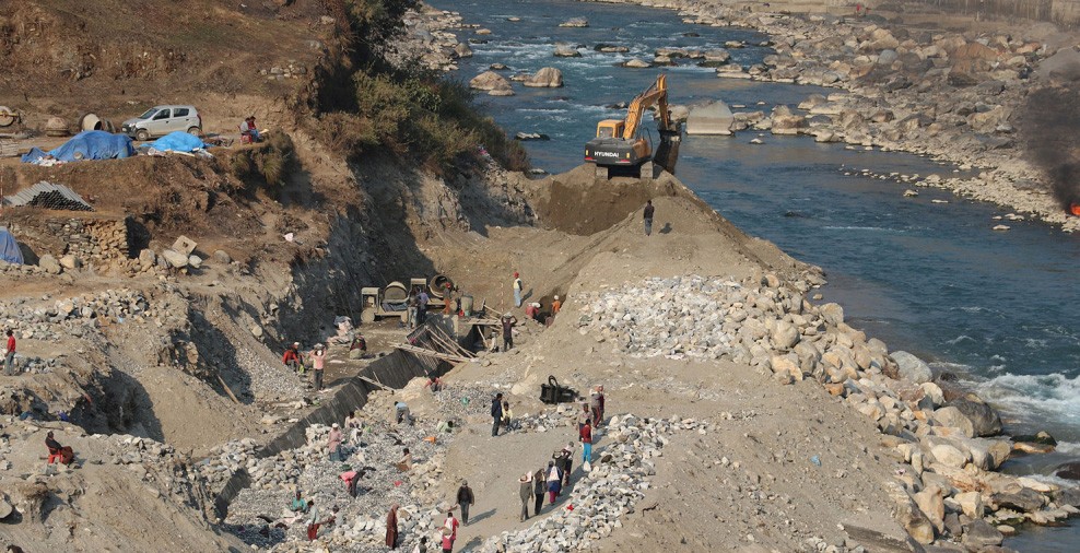 भारतद्वारा निर्माणाधीन तटबन्ध रोक्न प्रतिपक्षको माग