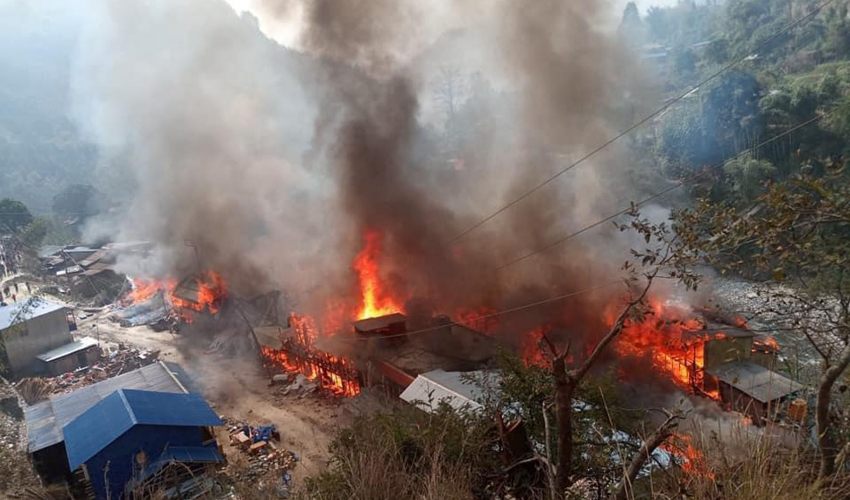 दोभान बजारमा आगलागी हुँदा ७९ घरपरिवार विस्थापित