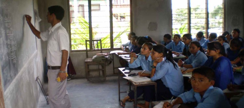 शिक्षक अभावमा संयुक्त कक्षा चलाइँदै, शिक्षण सिकाइ प्रभावित