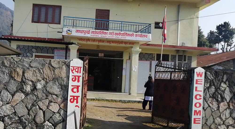 कोरोना सङ्क्रमित बढेपछि गाउँपालिकाको सेवा छ दिन बन्द