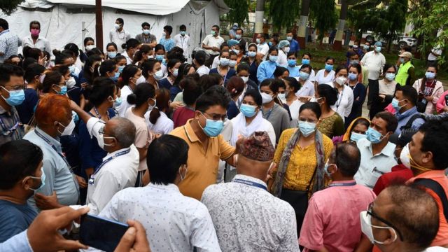 आक्रमणको विरोधमा भेरी अस्पतालका स्वास्थ्यकर्मी आन्दोलित