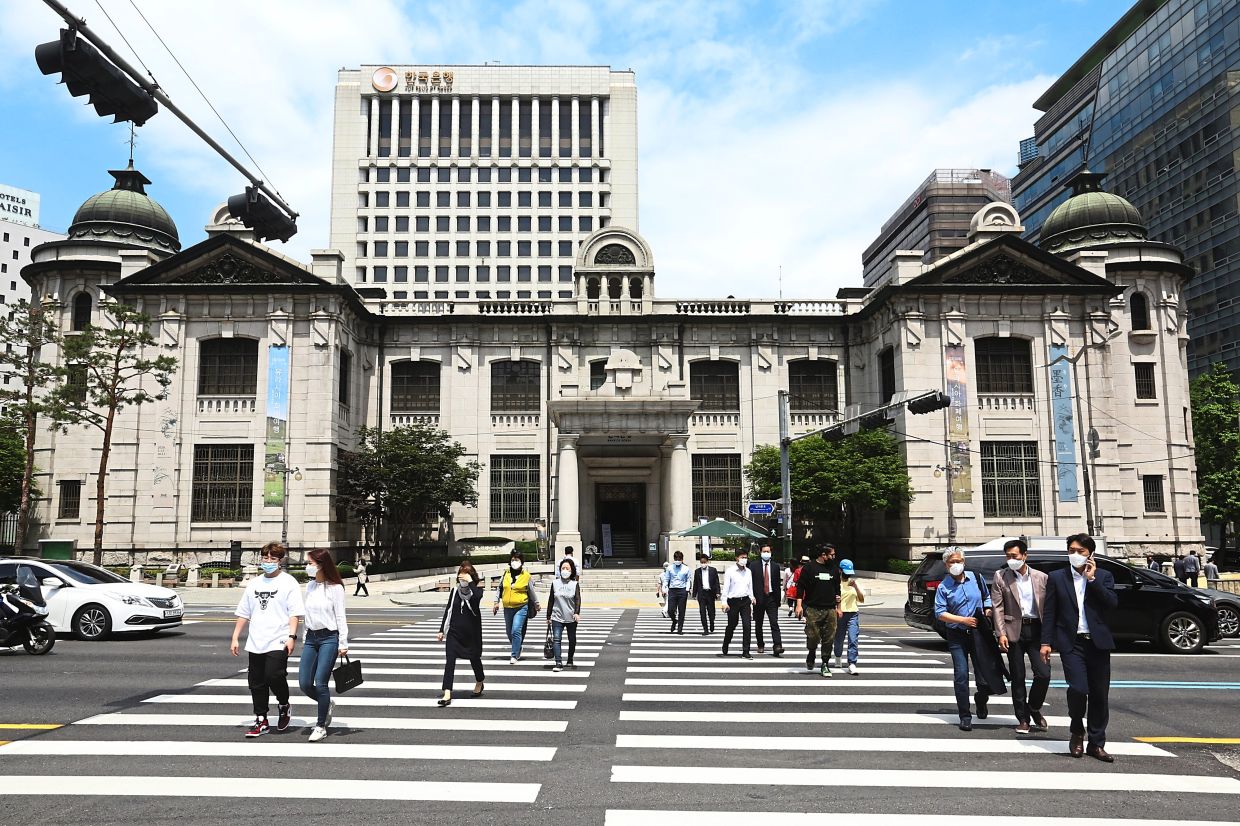 S.Korea’s central bank raises 2021 economic growth outlook to 4 pct