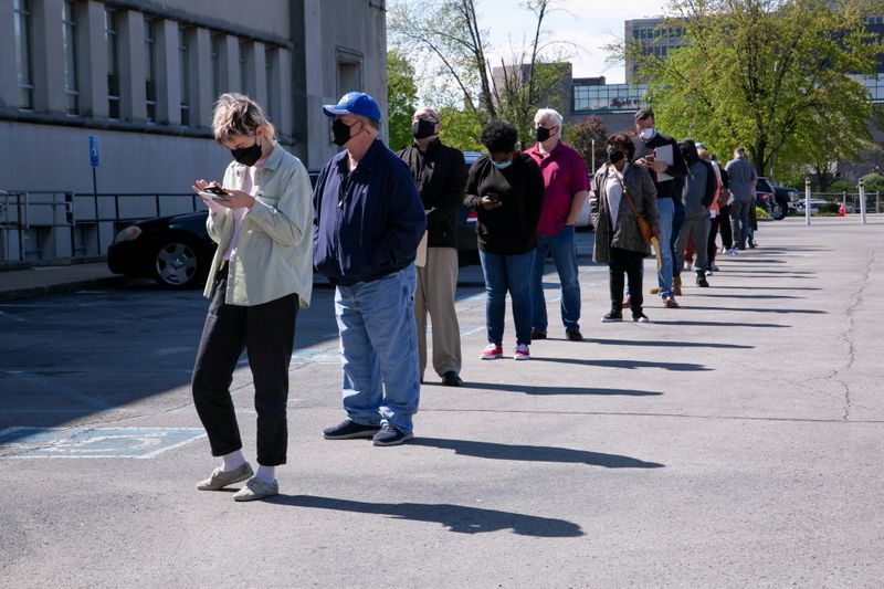 U.S. weekly jobless claims drop to 473,000