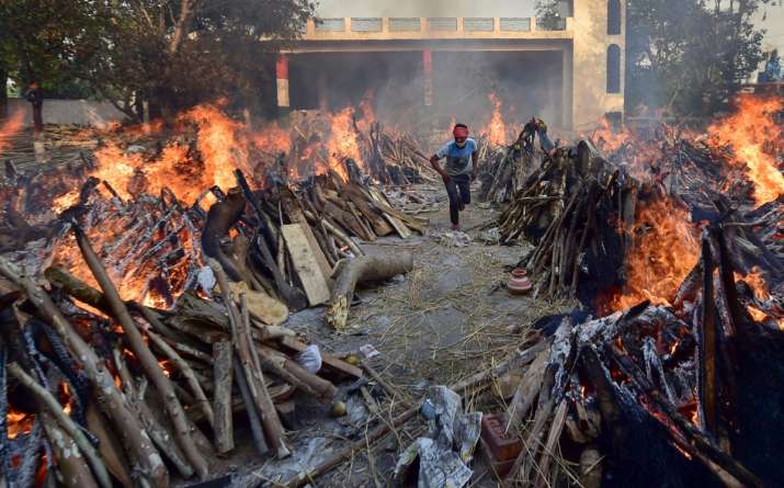 भारतमा कोभिडबाट मृत्यु हुनेको संख्या घटेन, एकै दिन चार हजार बढीको मृत्यु