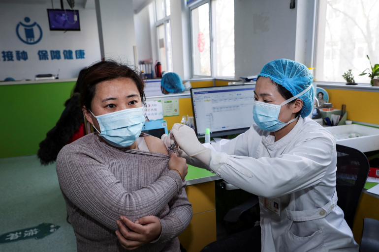 China administers 1 bln COVID-19 vaccine doses