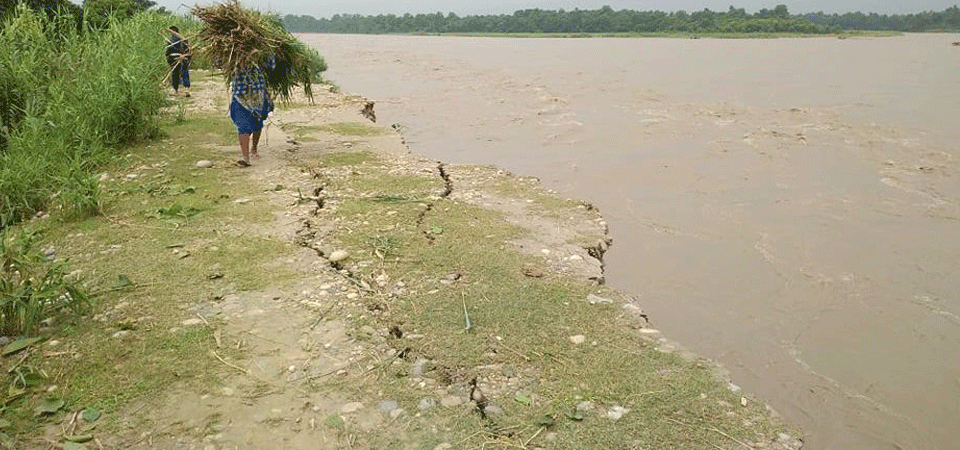 कर्णाली नदीको कटानले तटीय क्षेत्रमा त्रास