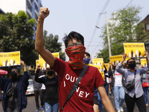 म्यान्मारमा विरोध प्रदर्शनमा उत्रिएका थप ६३८ जना गिरफ्तार