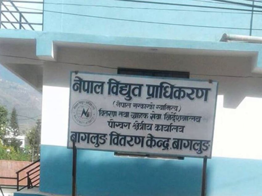 बागलुङमा लाइन काटेर बक्यौता असुल