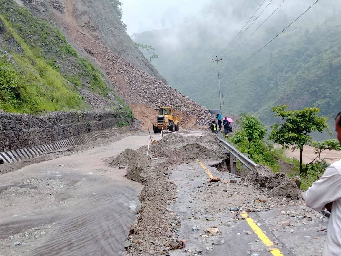 पृथ्वी राजमार्ग भासियोः सवारी एकतर्फी