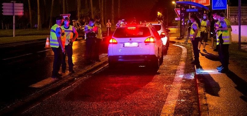Tourists told to leave as French overseas Covid crisis grows