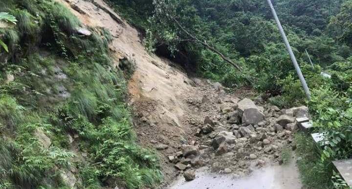सिद्धार्थ राजमार्ग अझै अवरुद्ध