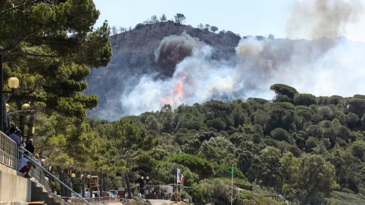 ‘Fierce’ wildfire near Saint-Tropez forces evacuations in France