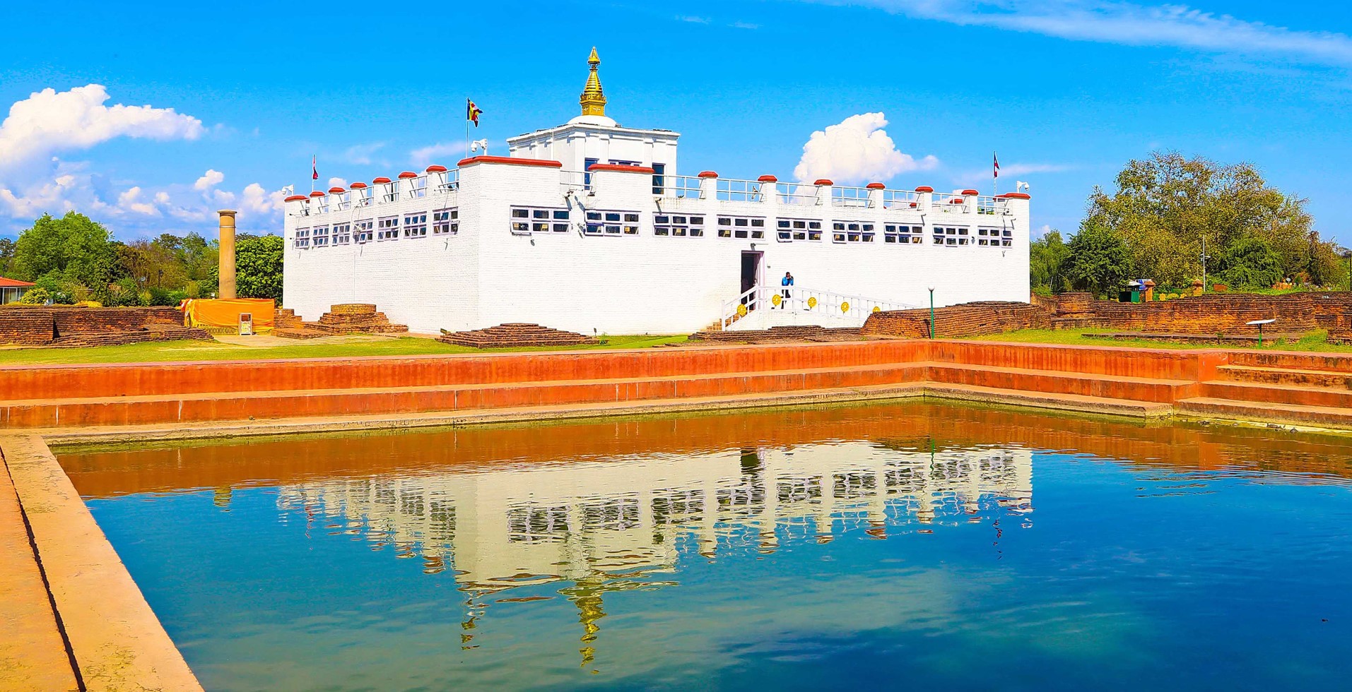 पर्यटक पर्खंदै बुद्ध जन्मस्थल लुम्बिनी