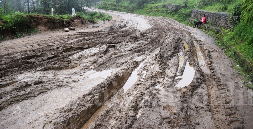 सडक हिलाम्मे हुँदा आवतजावतमा सास्ती