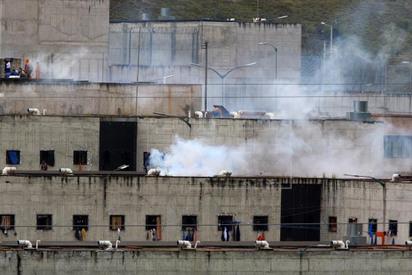 24 prisoners killed in Ecuadorian prison clashes