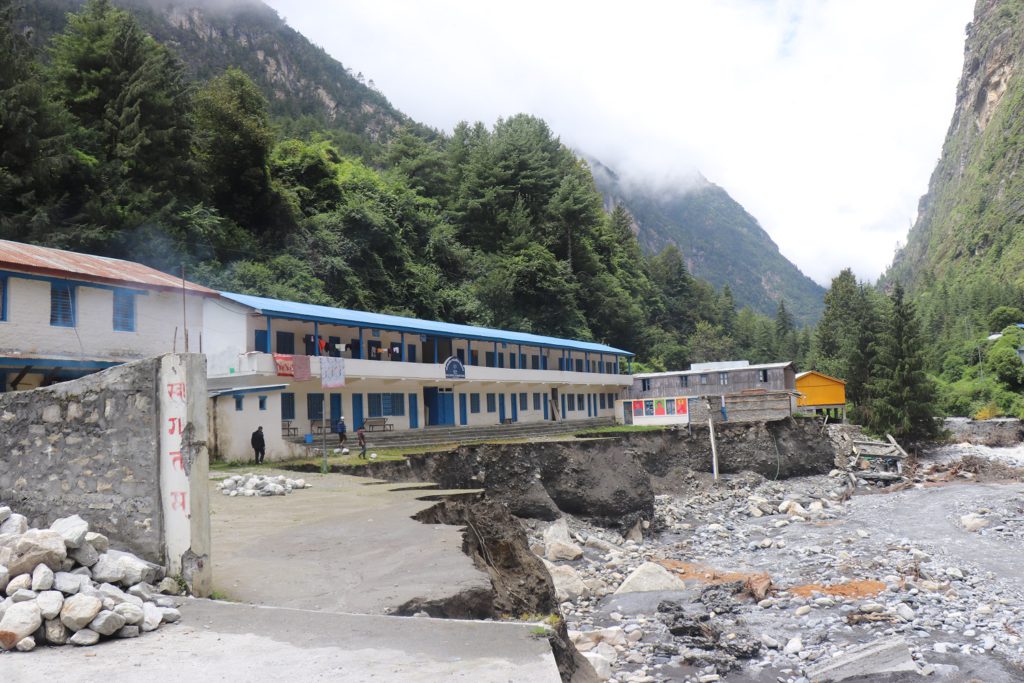 मनाङका विद्यालयको भौतिक संरचना सेनाले बनाउने