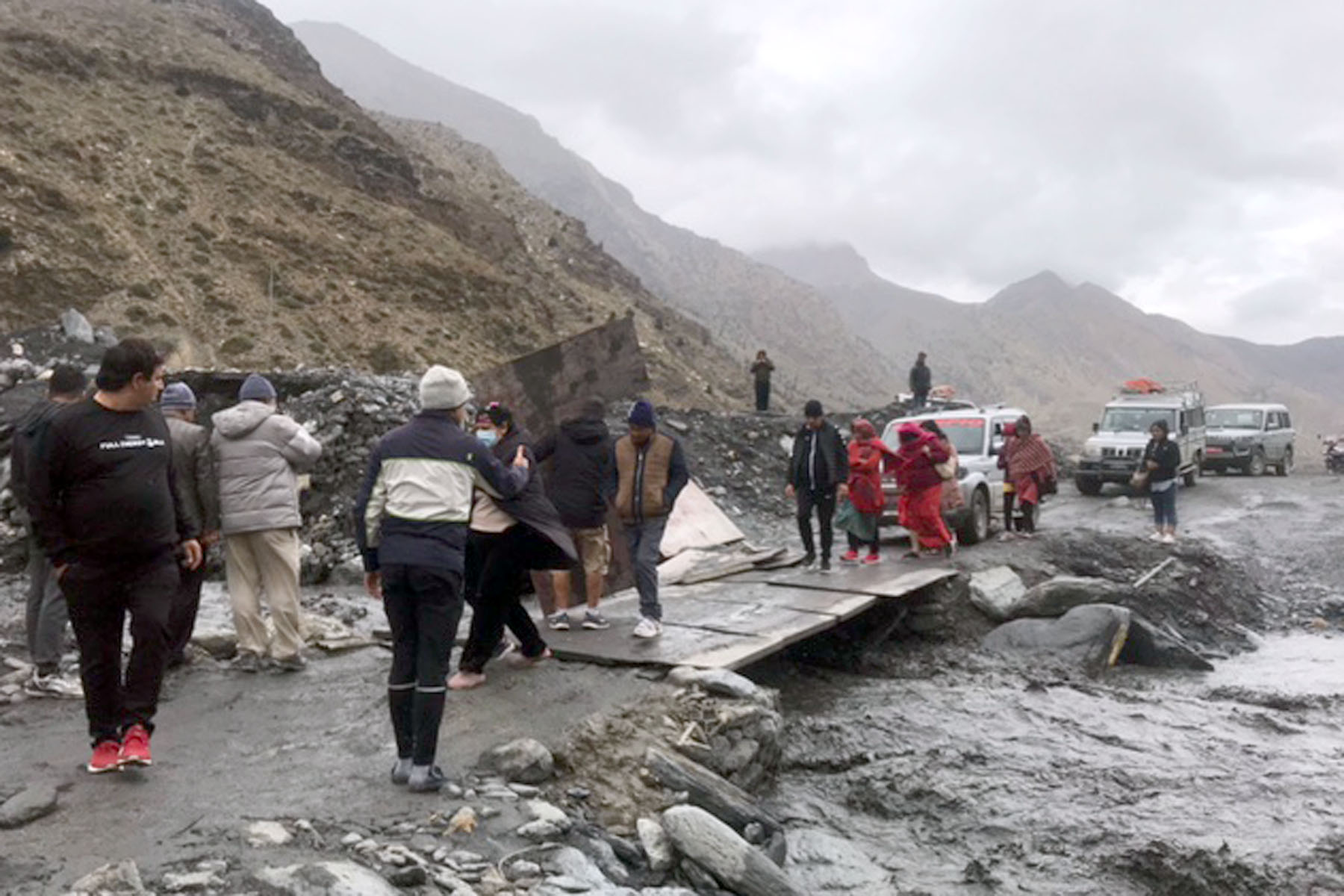 बेमौसमी वर्षाको असर : आन्तरिक पर्यटकको विजोग