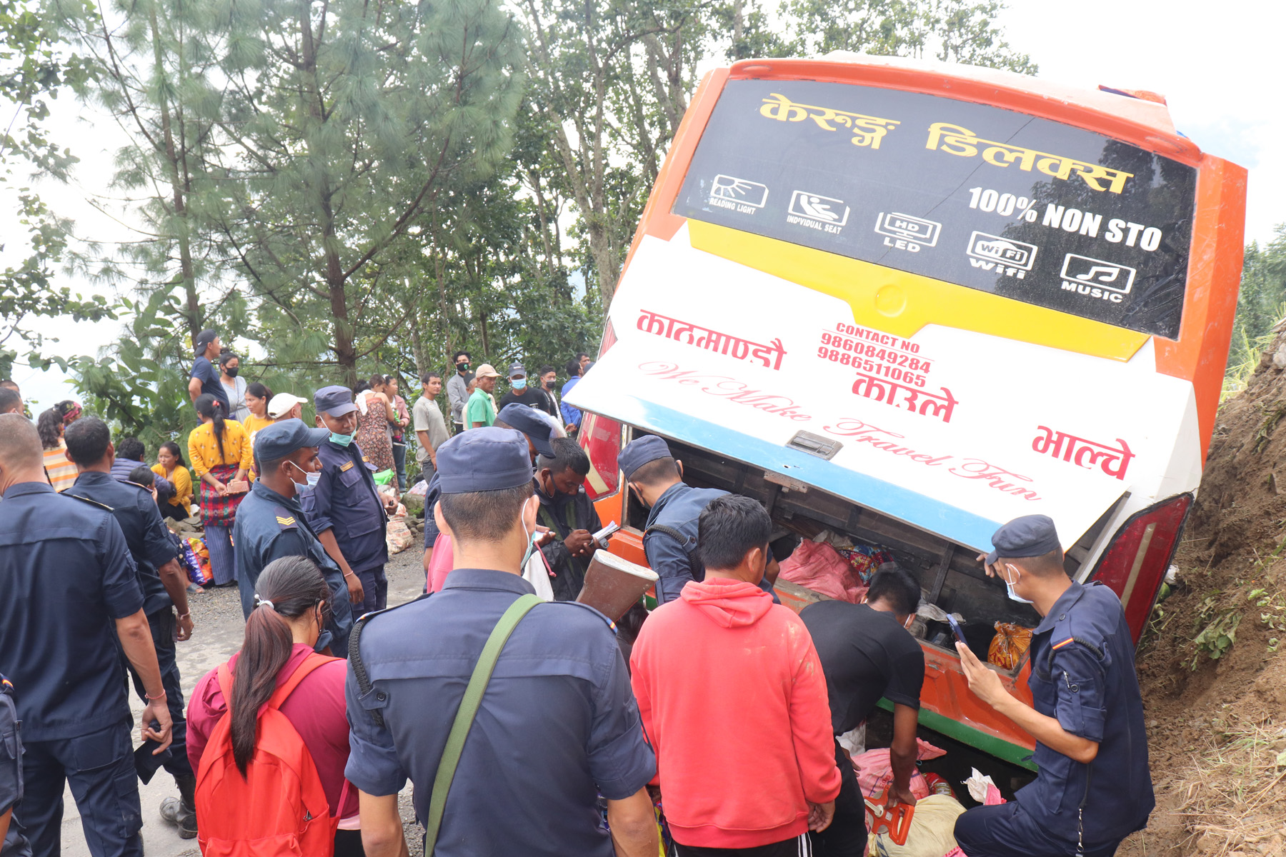 बस दुर्घटनाका गम्भीर घाइतेलाई काठमाडौँ पठाइयो