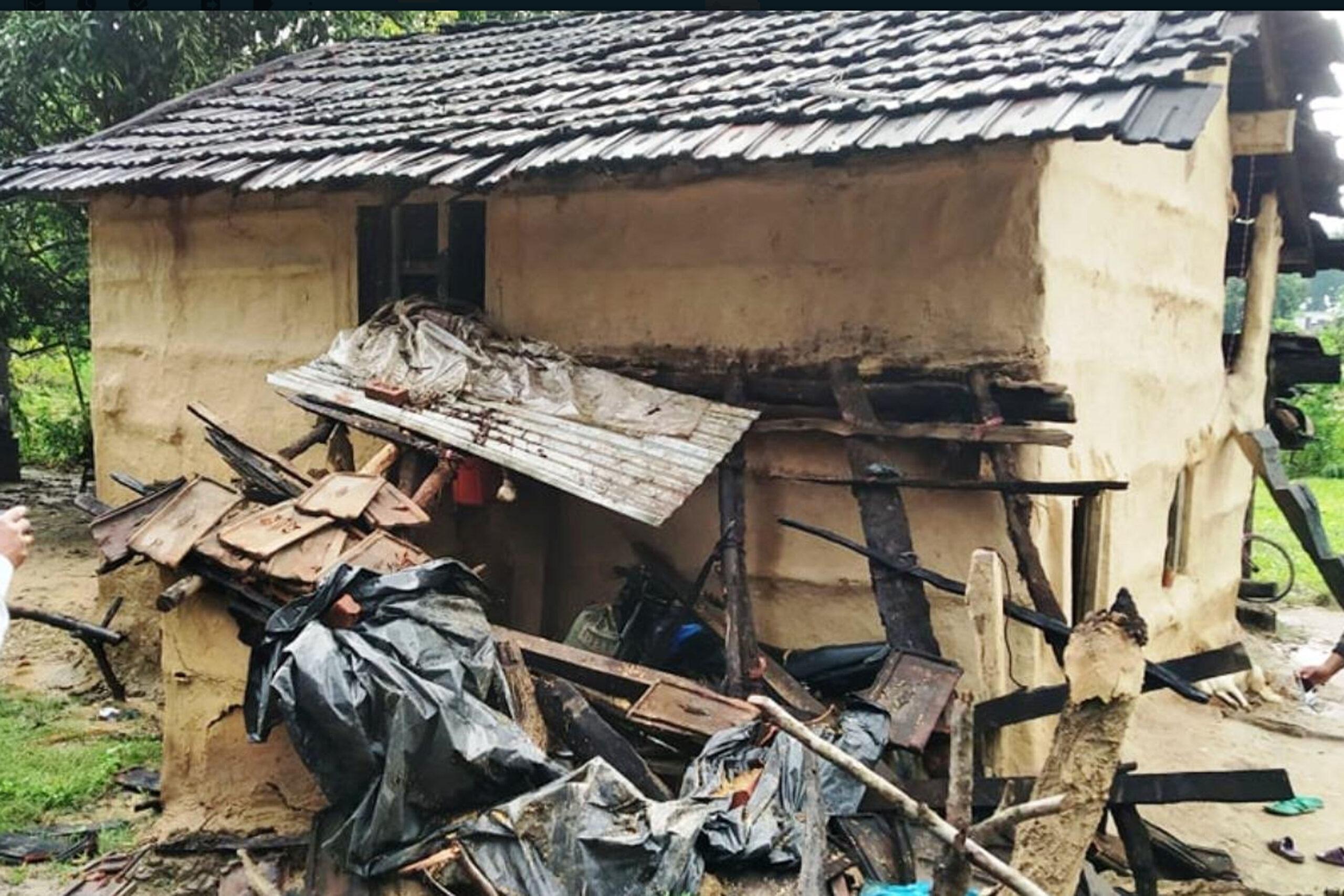 एघार घर भत्किँदा २० लाखभन्दा बढीको क्षति