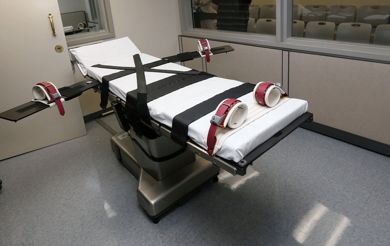 Vomiting, convulsions as convicted murderer put to death in US