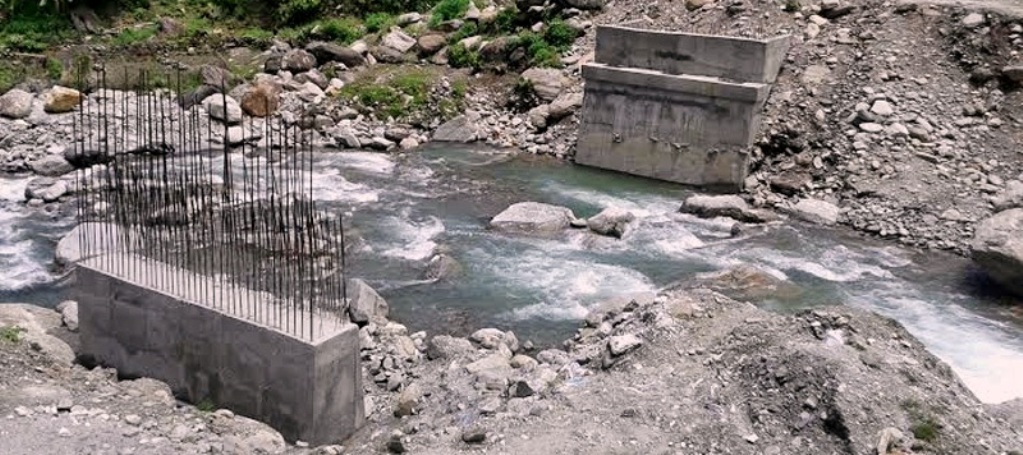 पुलका अभावमा सर्वसाधारणलाई वर्षौँदेखि सास्ती