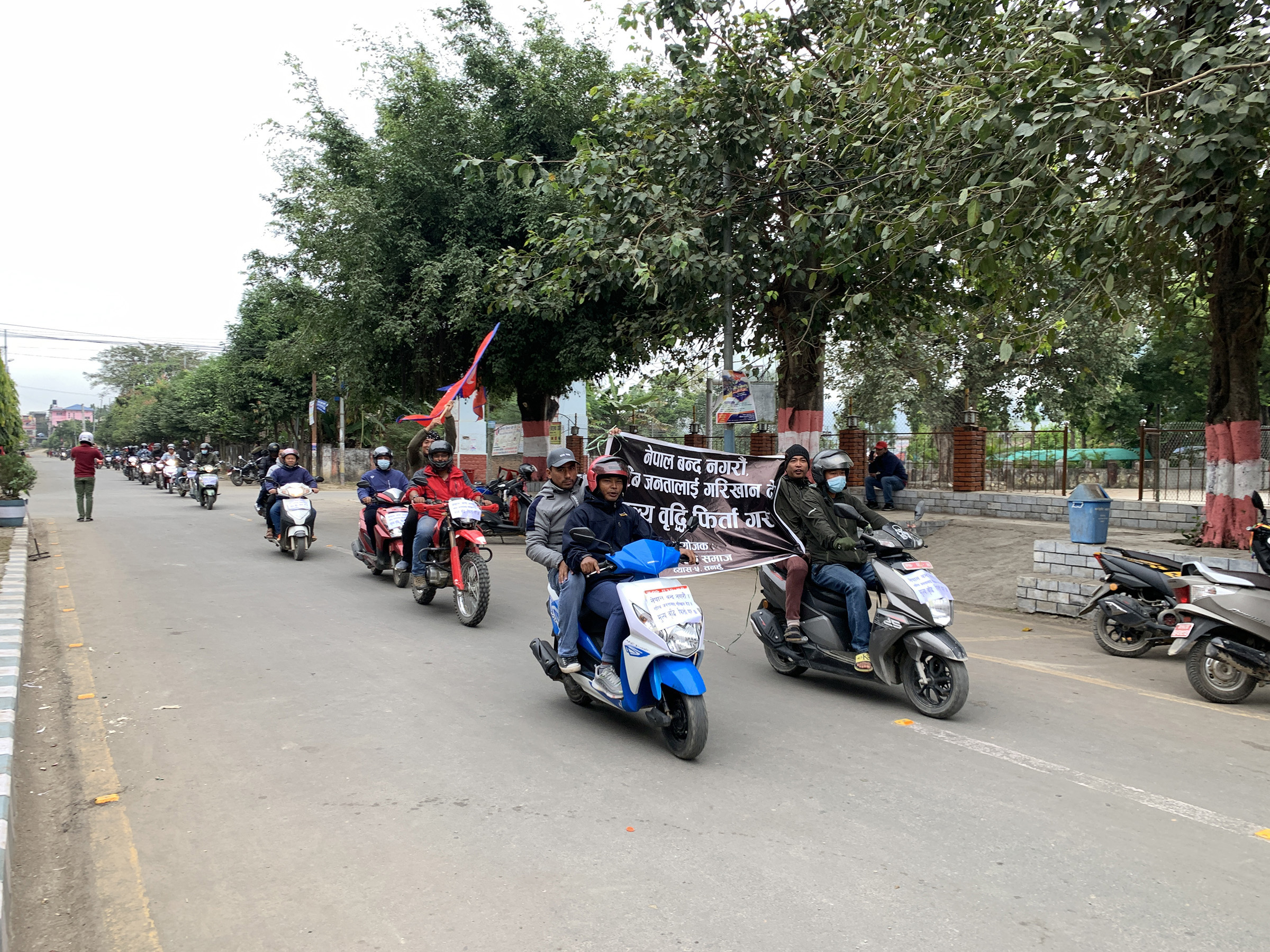 बन्दको विरोधमा युवाको मोटरसाइकल -याली