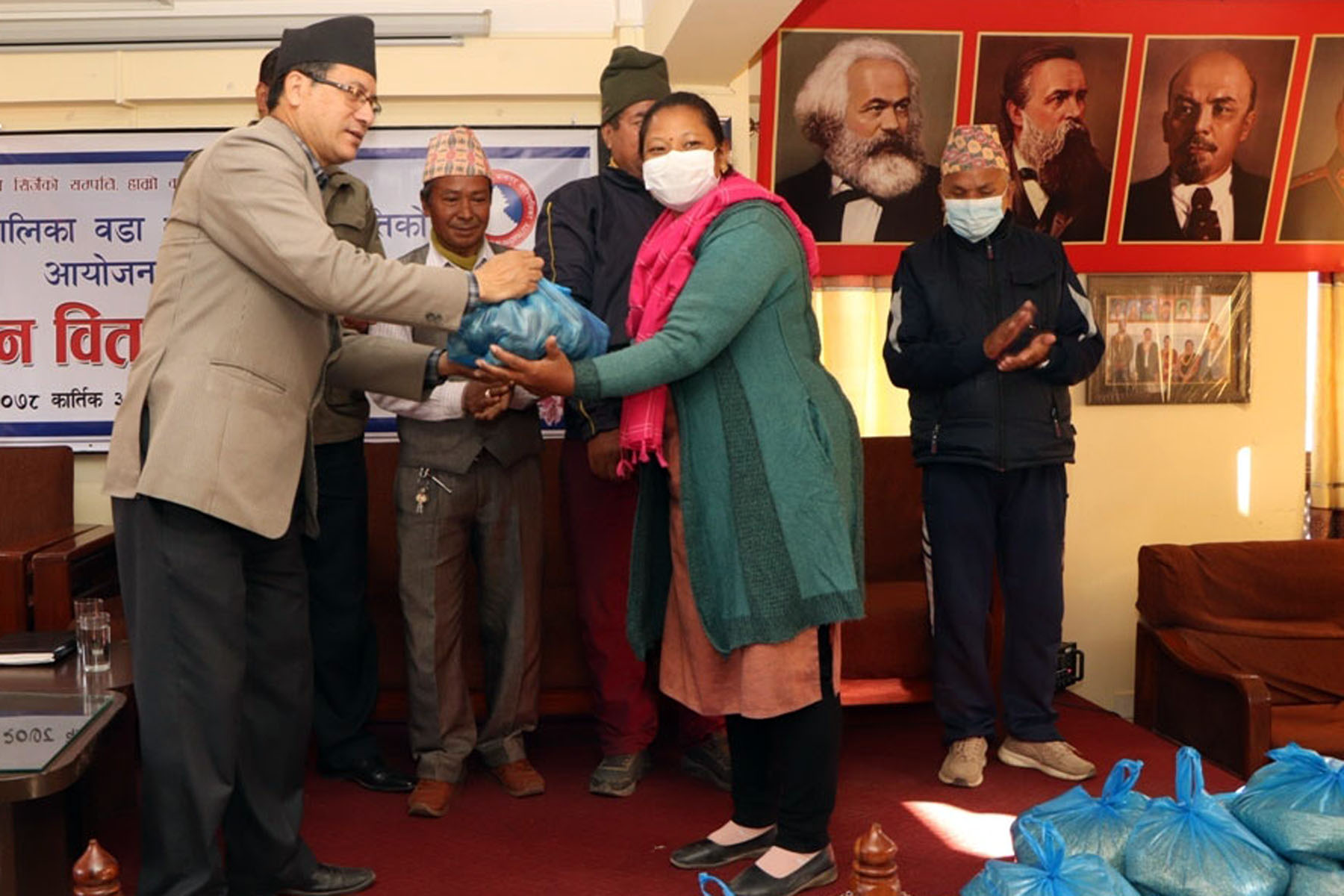 उन्नत् जातको गहुँ र आलुको बीऊ वितरण
