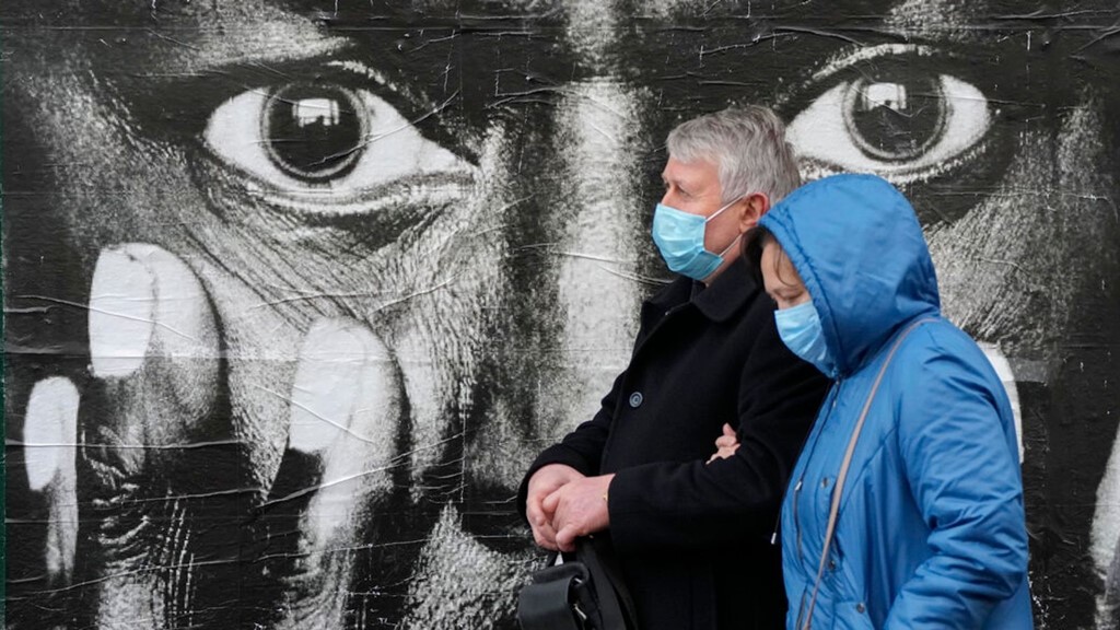 UK records another 42,484 new coronavirus cases