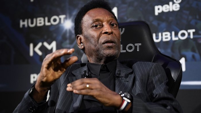 Pele returns to hospital after tumour removal